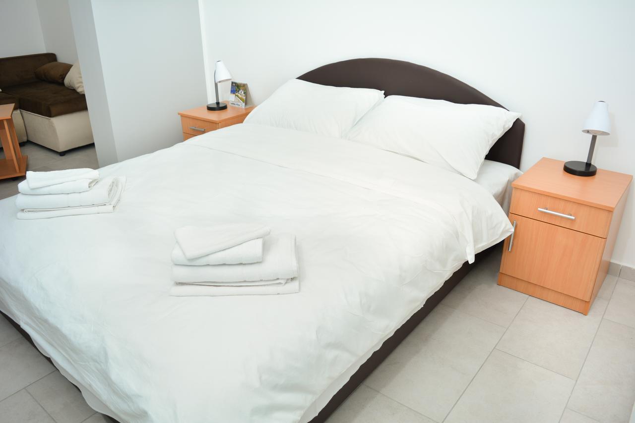 Deltix Apartments Vrsac Exteriör bild